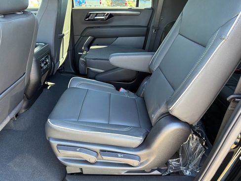 New 2026 Chevrolet Suburban Premier image 28