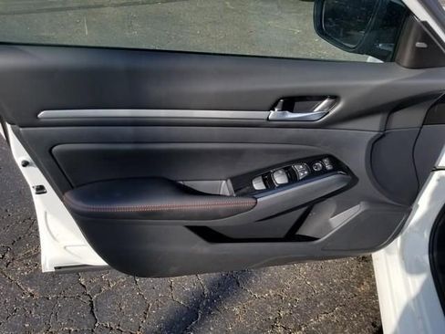 New 2025 Nissan Altima 2.5 SR image 8