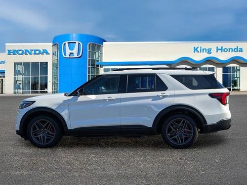 Used 2025 Ford Explorer ST-Line w/ Premium Package image 13