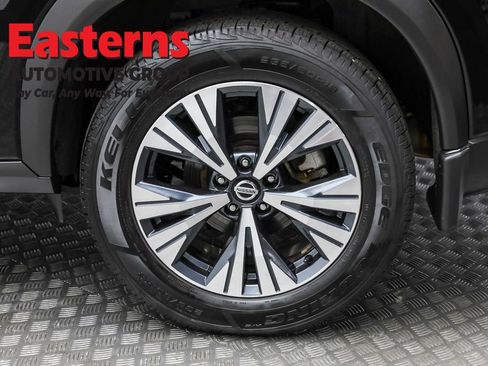 Used 2021 Nissan Rogue SV w/ Premium Package image 23