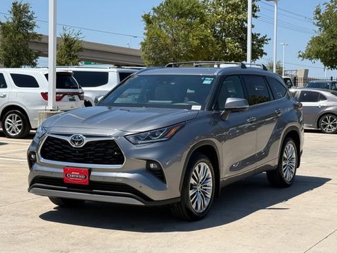 Used 2026 Toyota Highlander Platinum AWD/4WD image 11
