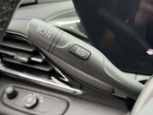 Used 2025 Buick Envista Sport Touring w/ Convenience I Package FWD image 26