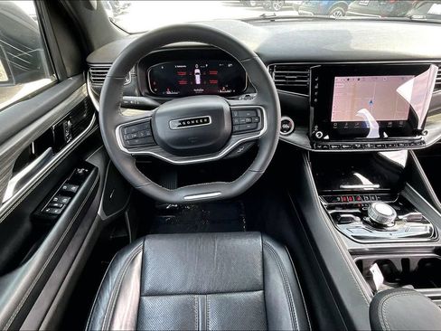 Used 2024 Jeep Wagoneer Series III w/ Flexible Seating Group AWD/4WD image 7