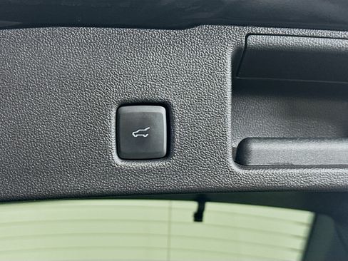 Used 2025 Ford Escape Platinum AWD/4WD image 31