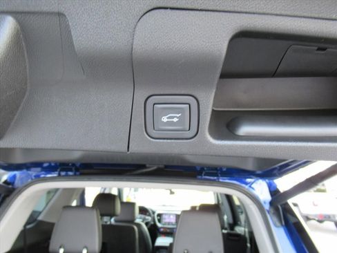 Used 2023 GMC Acadia SLT w/ Preferred Package image 36