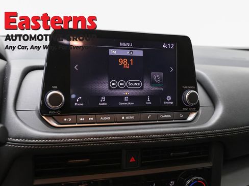 Used 2024 Nissan Rogue S AWD/4WD image 18