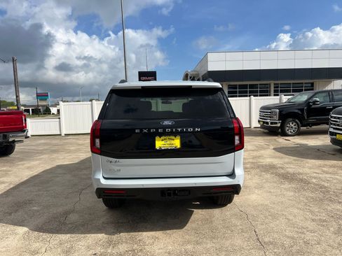 New 2026 Ford Expedition Active RWD image 4