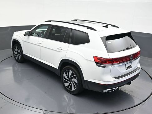 Used 2024 Volkswagen Atlas SE w/ Panoramic Sunroof Package FWD image 20