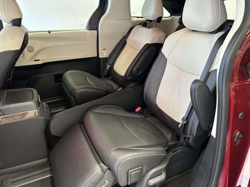 Certified 2025 Toyota Sienna Platinum AWD/4WD image 16