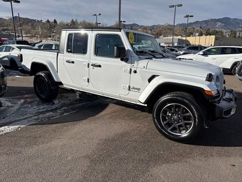 Used 2023 Jeep Gladiator Overland image 4