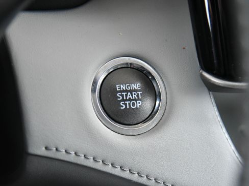 Used 2022 Toyota Highlander LE AWD/4WD image 27