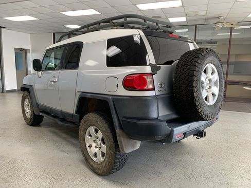 Used 2007 Toyota FJ Cruiser 4WD w/ Upgrade Pkg 2 image 3
