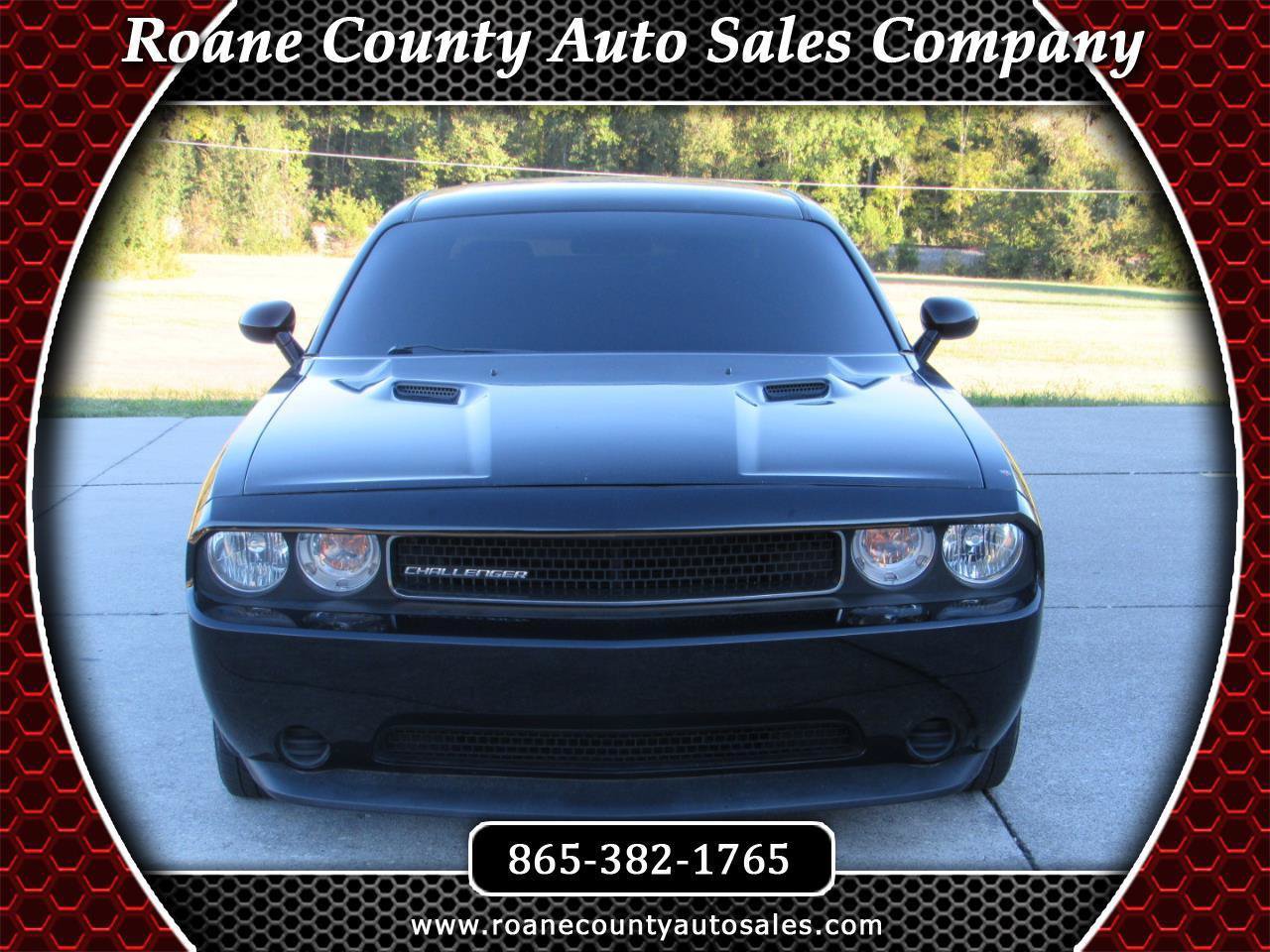 Used 2013 Dodge Challenger SXT RWD image 1