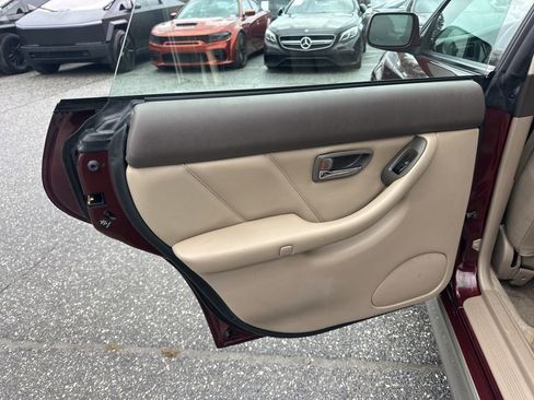 Used 2001 Subaru Outback Limited image 22