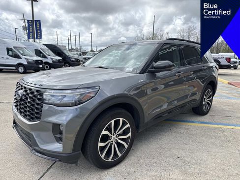 Certified 2025 Ford Explorer ST-Line image 4