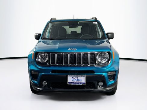 Used 2022 Jeep Renegade Latitude image 2