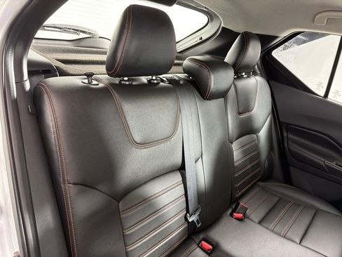 Used 2018 Nissan Kicks SR w/ Premium Package FWD image 22
