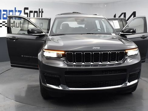 Used 2022 Jeep Grand Cherokee L Limited AWD/4WD image 25