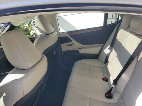 Certified 2024 Lexus ES 350 Ultra Luxury image 11