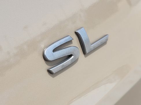 Used 2025 Nissan Rogue SL w/ Tech Package FWD image 13