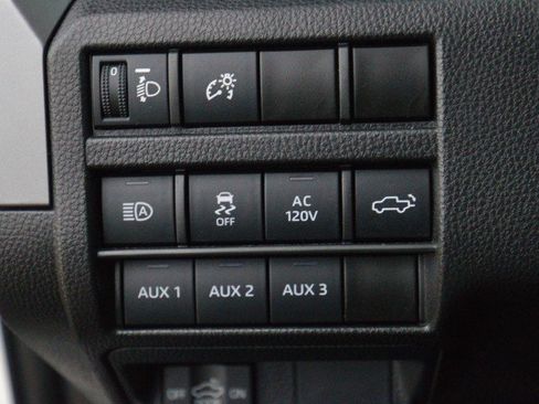 Used 2025 Toyota Tacoma TRD Off-Road image 18