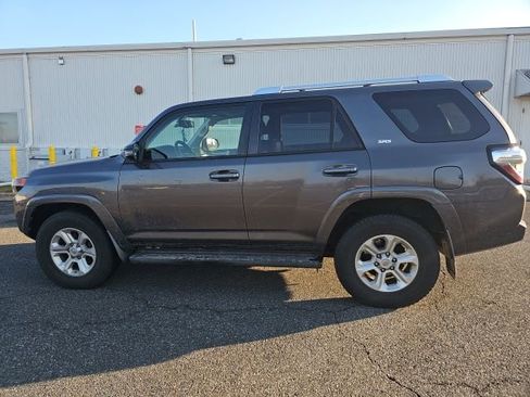 Used 2015 Toyota 4Runner SR5 Premium image 4