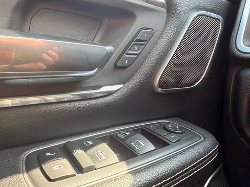 Used 2019 RAM 1500 Laramie AWD/4WD image 37