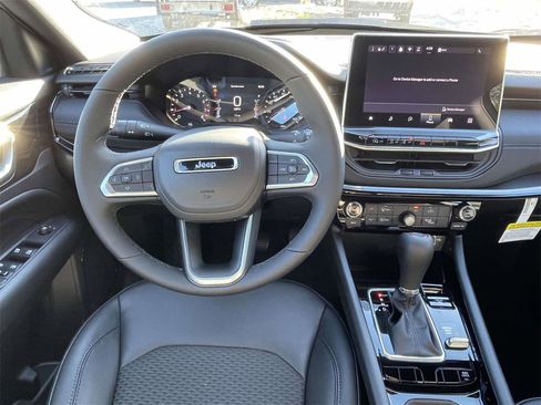 New 2026 Jeep Compass Latitude image 11