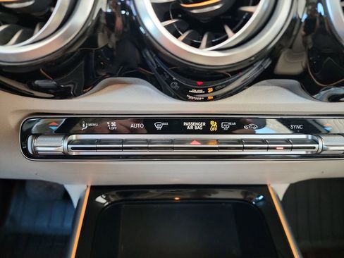 Used 2022 Mercedes-Benz GLB 250 w/ Premium Package Lite image 29