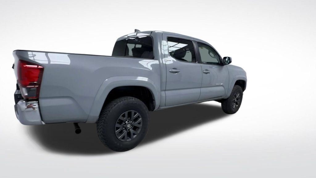 Used 2021 Toyota Tacoma SR5 AWD/4WD image 8