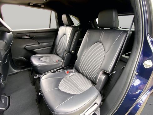 Used 2023 Toyota Highlander XSE FWD image 21