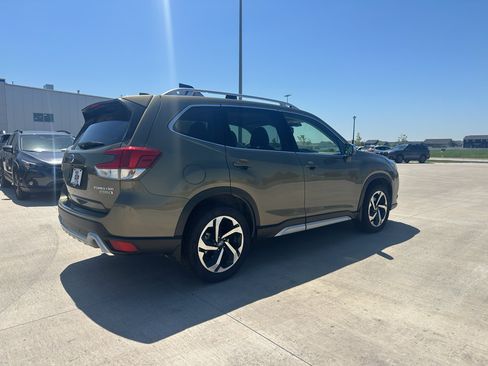 Used 2023 Subaru Forester Touring AWD/4WD image 5