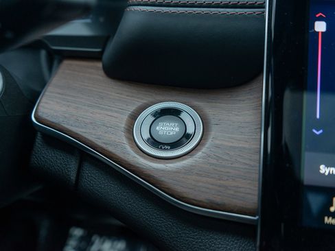 Used 2022 Jeep Grand Cherokee L Summit w/ Luxury Tech Group V image 23