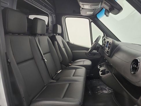 Used 2024 Mercedes-Benz Sprinter 2500 image 13