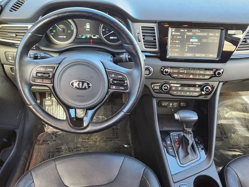 Used 2018 Kia Niro EX Premium image 2