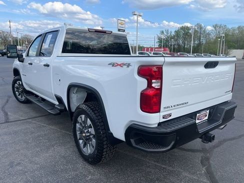 Used 2024 Chevrolet Silverado 2500 Custom w/ Custom Value Package image 6