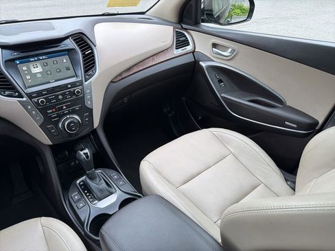 Used 2017 Hyundai Santa Fe Limited FWD image 19