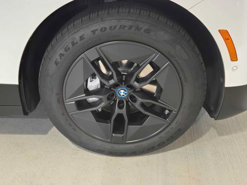Used 2024 BMW iX xDrive50 w/ Convenience Package AWD/4WD image 9