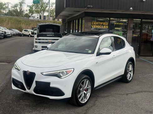 Used 2019 Alfa Romeo Stelvio Ti Sport w/ Quick Order Package 22S Sport AWD/4WD image 2