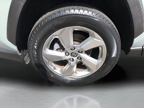 Certified 2021 Toyota RAV4 XLE Premium AWD/4WD image 10