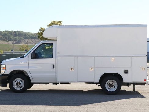 New 2026 Ford E-350 and Econoline 350 Super Duty w/ Power Equipment Group RWD image 4