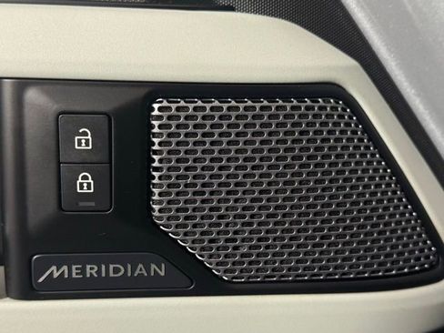Used 2020 Land Rover Defender 110 First Edition image 28