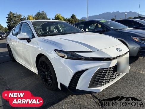 Used 2025 Toyota Camry SE FWD image 6