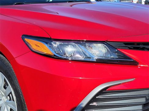 Used 2024 Toyota Camry LE image 5