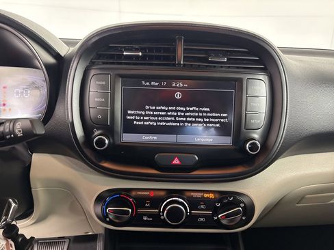 Used 2025 Kia Soul LX image 14