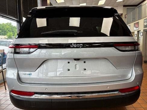 Used 2023 Jeep Grand Cherokee 4WD 4xe image 11