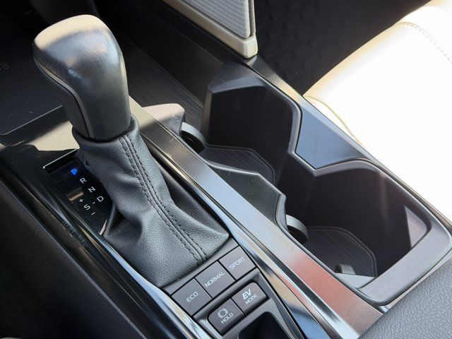 Used 2025 Toyota Camry SE w/ Convenience Package FWD image 12