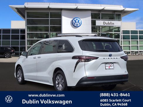 Used 2024 Toyota Sienna XLE image 6