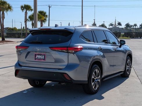 Used 2022 Toyota Highlander XLE image 5