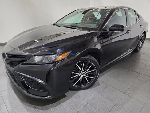 Used 2024 Toyota Camry SE FWD image 1